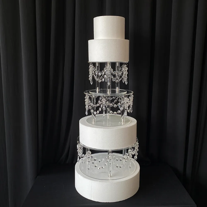 Gâteau sur un support en verre