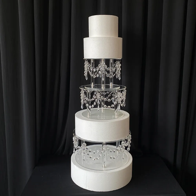 Gâteau sur un support en verre