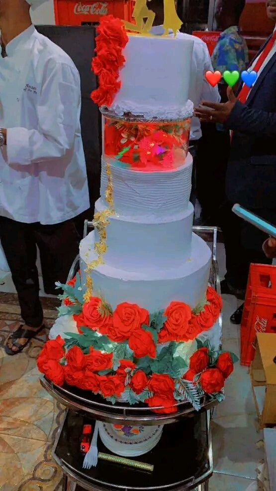 Gâteau sur un support en verre